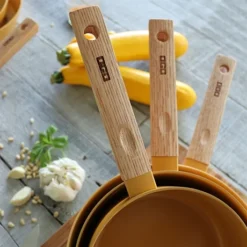 Casserole Ector Induction Aluminium Revêtu Manche En Bois 16 Cm Jaune -Pas Cher Cuire Joie Magasin 108002 2 1 Casserole Ector induction aluminium revetu manche en bois 16 cm jaune Ogo