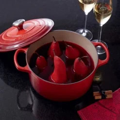 Le Creuset Cocotte Fonte Rond 26 Cm Cerise -Pas Cher Cuire Joie Magasin 213184 2 3 Cocotte fonte rond 26 cm cerise Le Creuset