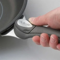 De Buyer Lot Sauteuse Paysanne Mineral B 24 Cm Et Manche Amovible Noir -Pas Cher Cuire Joie Magasin 28919 3 1 Lot sauteuse paysanne Mineral B 24 cm et manche amovible noir De Buyer