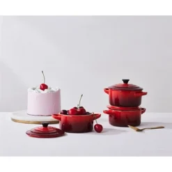 Le Creuset Set 4 Mini-cocottes Céramique 10 Cm Cerise -Pas Cher Cuire Joie Magasin 303000 2 1 Set 4 mini cocottes ceramique 10 cm Cerise Le Creuset