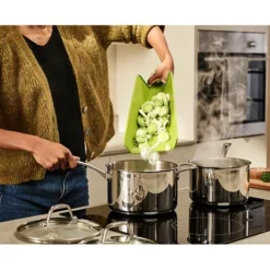Joseph Joseph Planche à Découper Pliable Chop2pot Plus Verte 9 Joseph Joseph Planche à Découper Pliable Chop2pot Plus Verte -Pas Cher Cuire Joie Magasin 450022 4 1 Planche a decouper pliable Chop2pot Plus verte Joseph Joseph