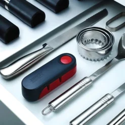 Joseph Joseph Aiguiseur à Couteau Pliant Rota -Pas Cher Cuire Joie Magasin 453000 3 1 Aiguiseur a couteau pliant Rota Joseph Joseph