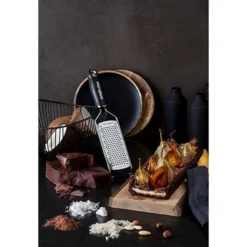 Microplane Râpe à Fromage à Gros Grains Gourmet Noire -Pas Cher Cuire Joie Magasin 478012 1 1 Rape a fromage a gros grains Gourmet noire Microplane
