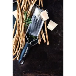 Microplane Râpe à Fromage à Gros Grains Gourmet Noire -Pas Cher Cuire Joie Magasin 478012 4 1 Rape a fromage a gros grains Gourmet noire Microplane