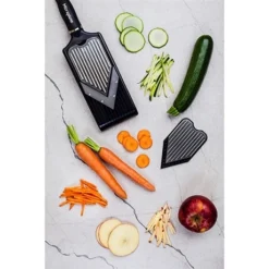 Microplane Mandoline En V Réglable Avec Lame à Julienne -Pas Cher Cuire Joie Magasin 478018 2 2 Mandoline en V reglable avec lame a julienne Microplane