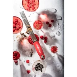 Microplane Zesteur Premium Classic Râpe Rouge Grenade -Pas Cher Cuire Joie Magasin 478032 2 1 Zesteur Premium Classic rape rouge grenade Microplane