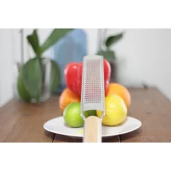 Râpe Fine Zesteur Avec Manche En Hêtre -Pas Cher Cuire Joie Magasin 480000 1 1 Rape fine zesteur avec manche en hetre Guillouard