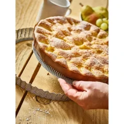 De Buyer Moule à Tarte Amovible 28 Cm Inox Perforé Et Feuille De Cuisson Antiadhésive -Pas Cher Cuire Joie Magasin 571007 3 3 Moule a tarte amovible 28 cm inox perfore et feuille de cuisson antiadhesive De Buyer