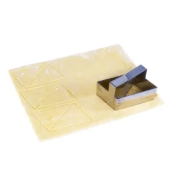 Découpoir à Croissant Petit Modèle 10cm -Pas Cher Cuire Joie Magasin 573104 2 2 Decoupoir a croissant petit modele 10cm Gobel