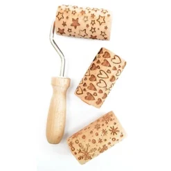 3 Mini Rouleaux Empreintes En Bois Interchangeables -Pas Cher Cuire Joie Magasin 580018 2 3 3 mini rouleaux empreintes en bois interchangeables Scrapcooking