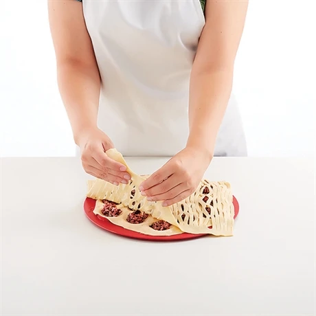 Lekue Kit 19 Petits Fours Avec Découpoirs Et Roulettes 2 Lekue Kit 19 Petits Fours Avec Découpoirs Et Roulettes – Image 2