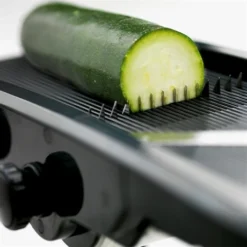 Lot Mandoline V 5 Lames Et Gant Contre Les Coupures -Pas Cher Cuire Joie Magasin 609104 2 4 Lot mandoline V 5 lames et gant contre les coupures Mathon