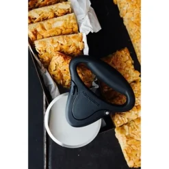 Microplane Roulette à Pizza Démontable -Pas Cher Cuire Joie Magasin 880068 2 2 Roulette a pizza demontable Microplane